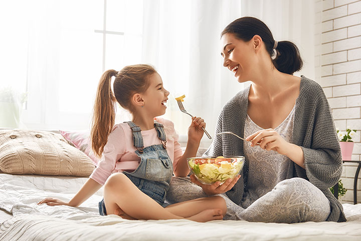 mother-and-daughter-eating-salad-image